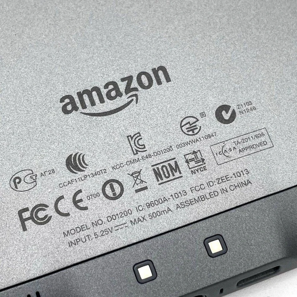 Amazon Kindle 4th Gen D01200 E-Reader Silver Grey Good With Case and Charger